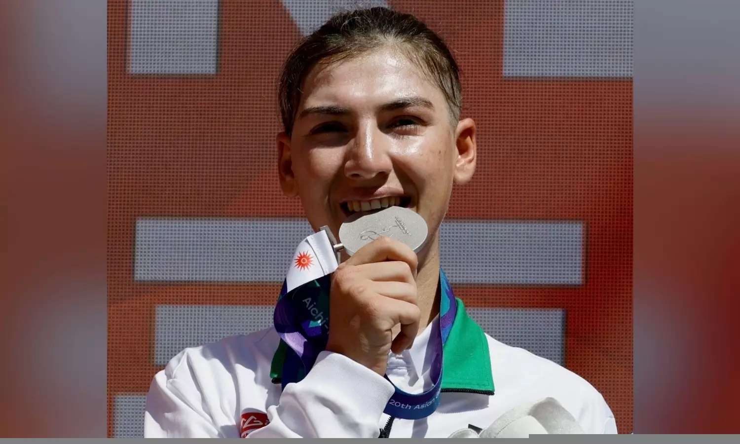 Afghan Cyclist Who Disguised Herself As Man Wins Asian Games Silver Afghan Cyclist Who Disguised Herself As Man Wins Asian Games Silver