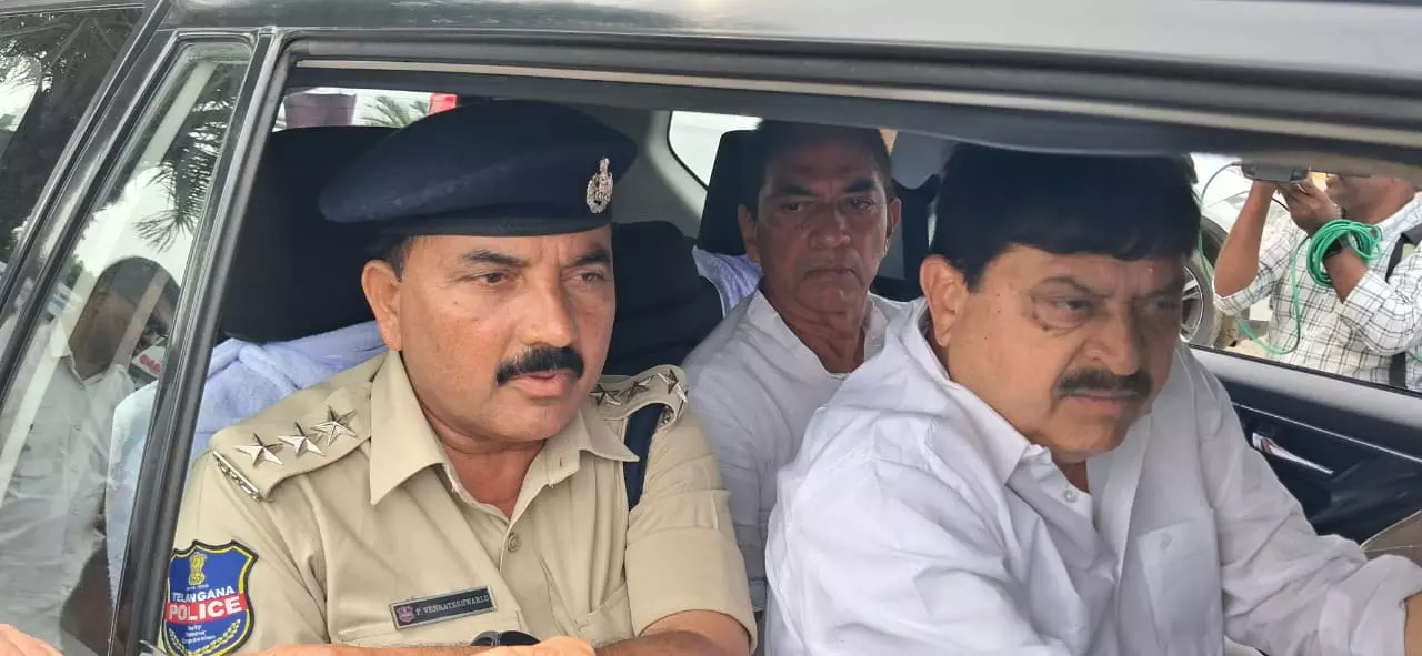 BJP Chief Arrested En Route to Jurala Project BJP Chief Arrested En Route to Jurala Project