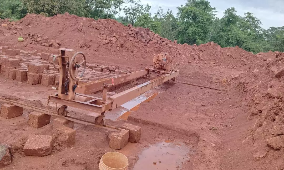 Byndoor Police Seize Rs 16 Lakh Worth of Equipment in Mining Raid Byndoor Police Seize Rs 16 Lakh Worth of Equipment in Mining Raid