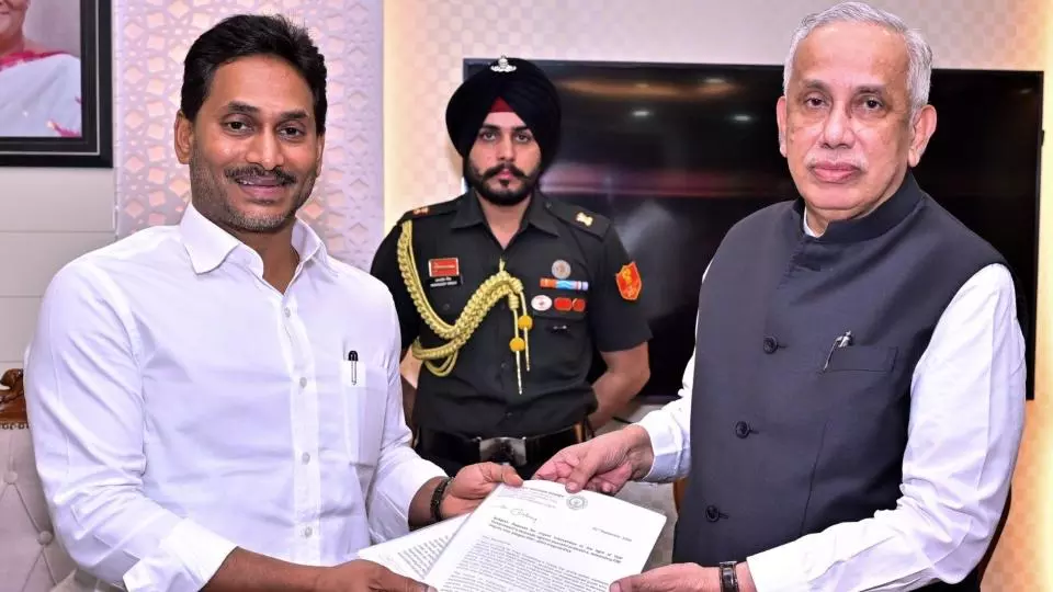 Jagan Meets Governor Over DSC Recruitment Lapses, Attack On Party Cadre Jagan Meets Governor Over DSC Recruitment Lapses, Attack On Party Cadre