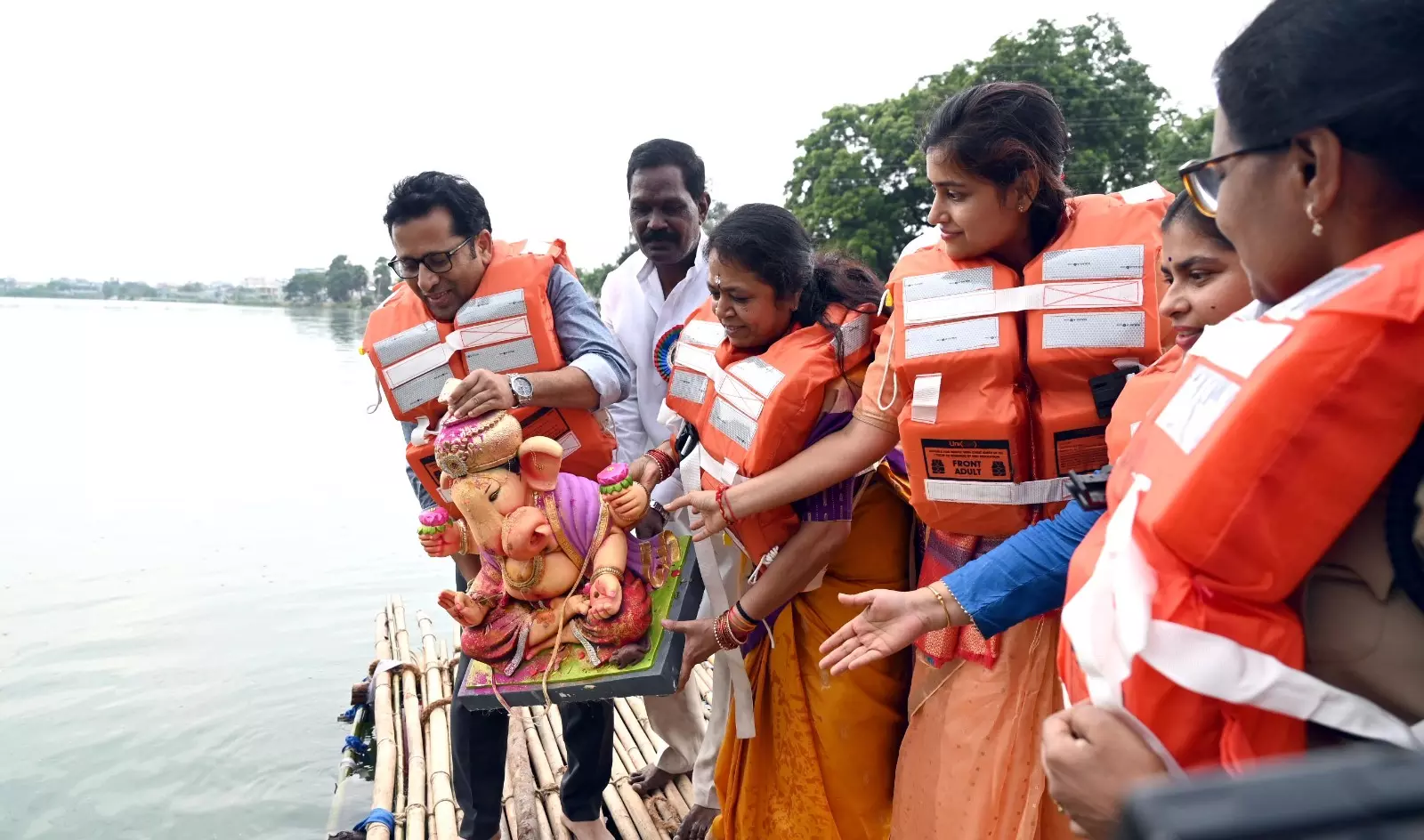 Ganesh Immersion Continues Amid Heavy Rain Ganesh Immersion Continues Amid Heavy Rain
