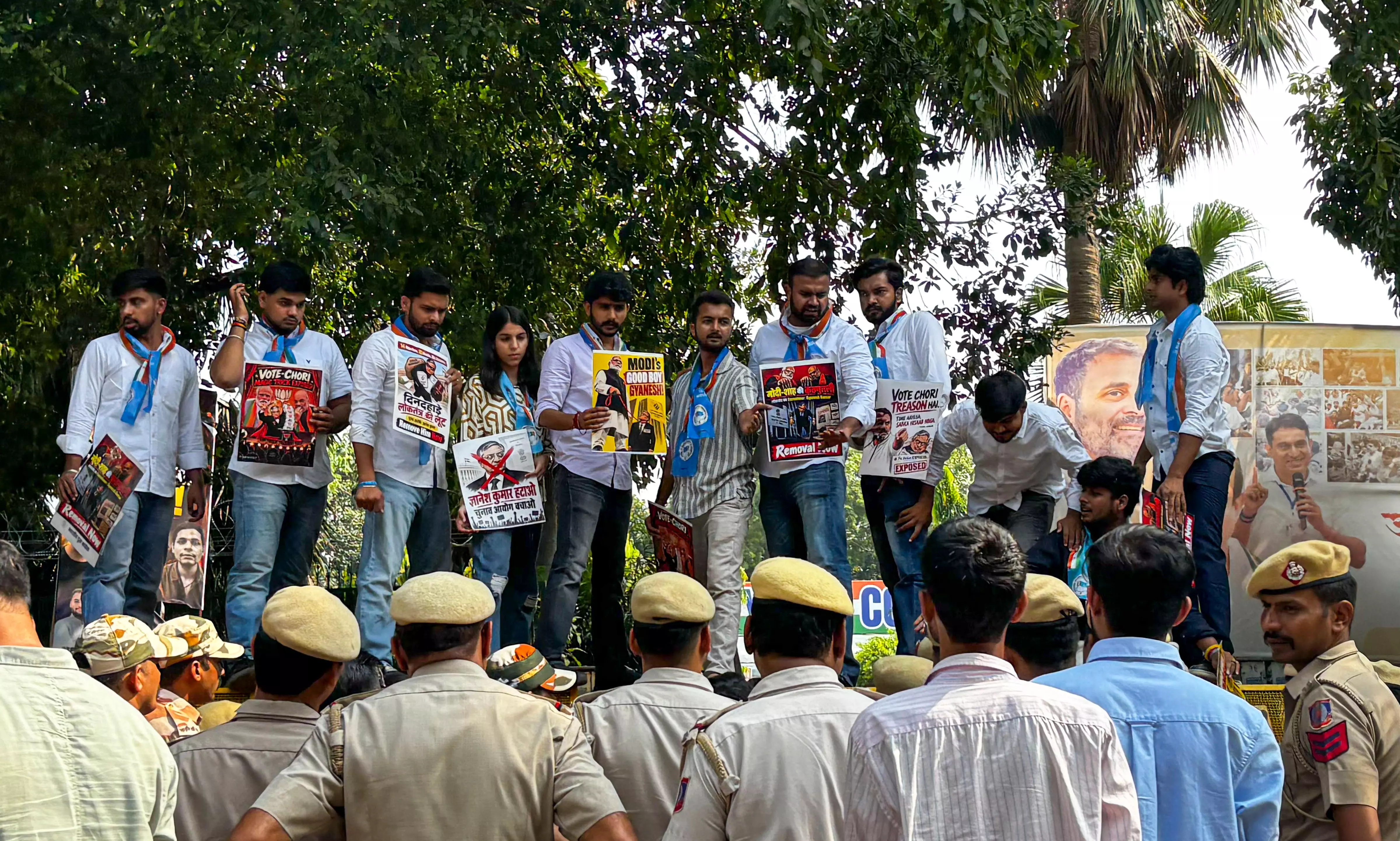 NSUI Marches to EC Over ‘Vote Chori’, Backs Rahul Gandhi’s Claims NSUI Marches to EC Over ‘Vote Chori’, Backs Rahul Gandhi’s Claims
