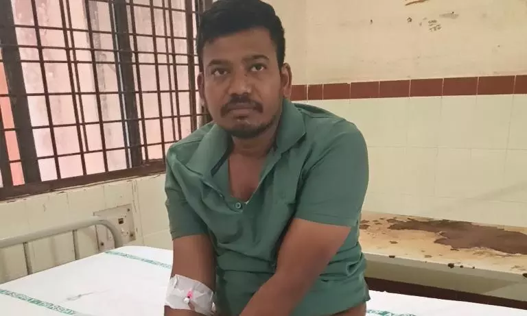 Red Sanders Smuggler Injured In Police Firing In Kadapa Red Sanders Smuggler Injured In Police Firing In Kadapa