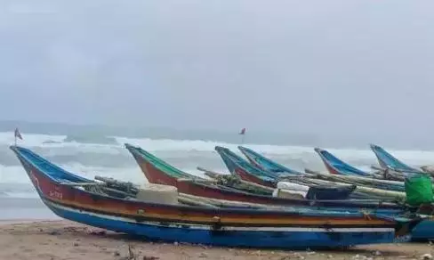 Over 1,000 Boats Moored At Thoothukudi Shores For Third Straight Day Over 1,000 Boats Moored At Thoothukudi Shores For Third Straight Day