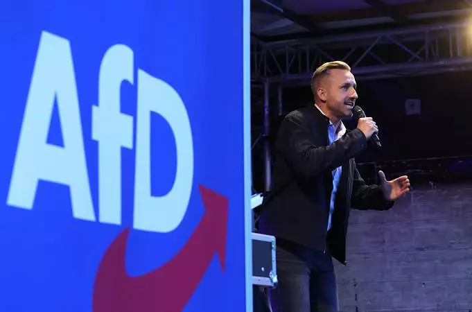 Shifting Tides: AfD’s Rise Versus British Political Counter-currents Shifting Tides: AfD’s Rise Versus British Political Counter-currents