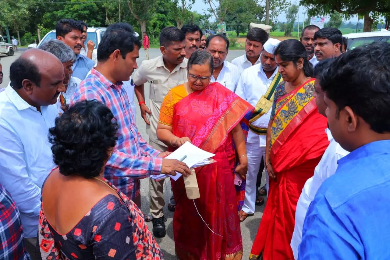 Collector Reviews R&R Issues of Kondapochammasagar, Mallannasagar Oustees Collector Reviews R&R Issues of Kondapochammasagar, Mallannasagar Oustees