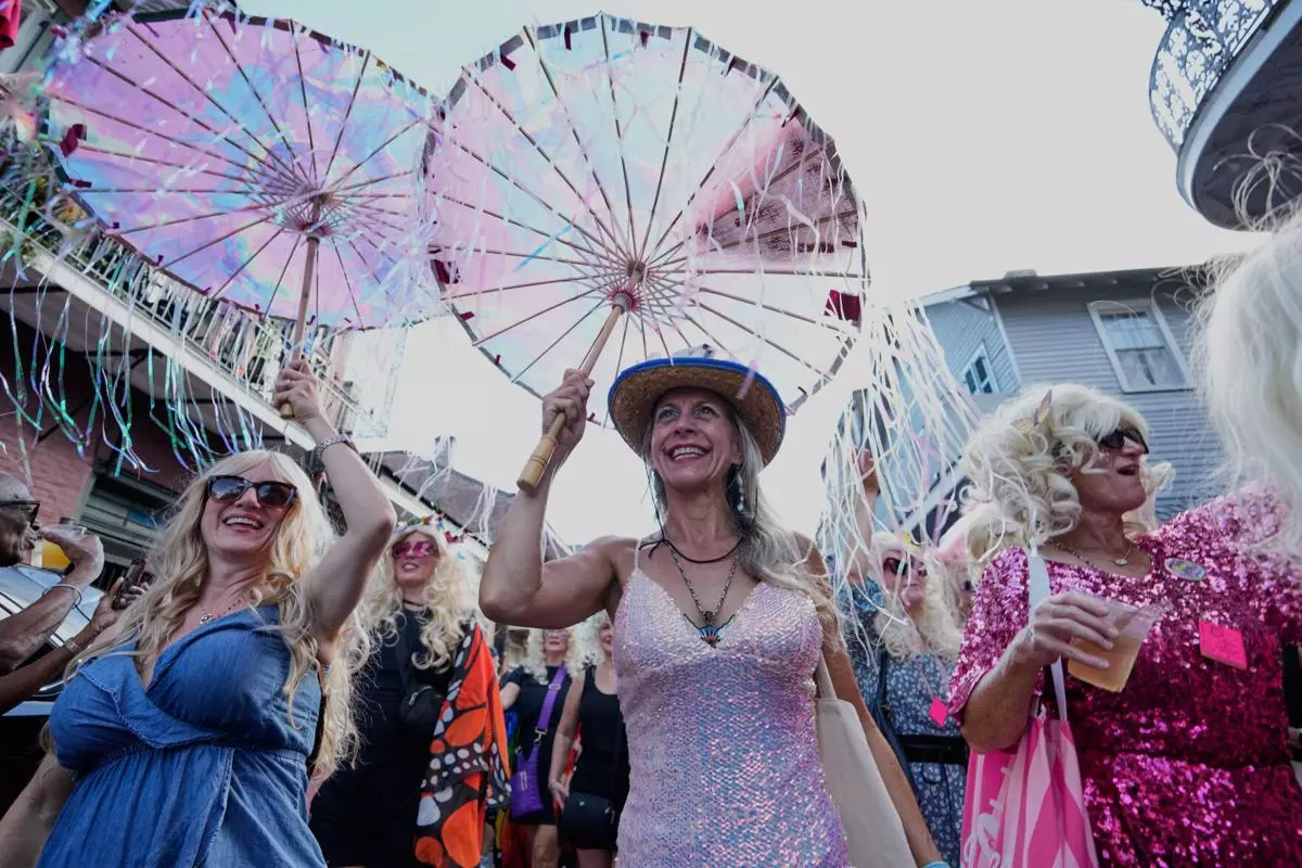 Its Officially Dolly Parton Day in U.S, With Parades And Book Drives Its Officially Dolly Parton Day in U.S, With Parades And Book Drives