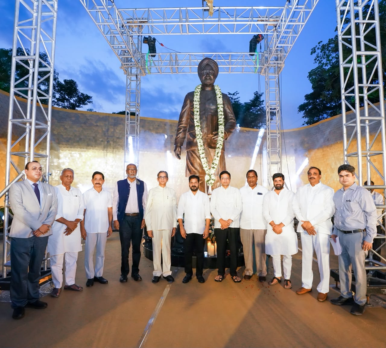 Revanth Reddy said the liberalisation, privatisation and globalisation policies that Dr Singh introduced during that period had opened up the Indian economy to global investments and helped transform Hyderabad into a major IT and financial services hub. He said several global companies, including Google and Microsoft, had established operations in the Financial District