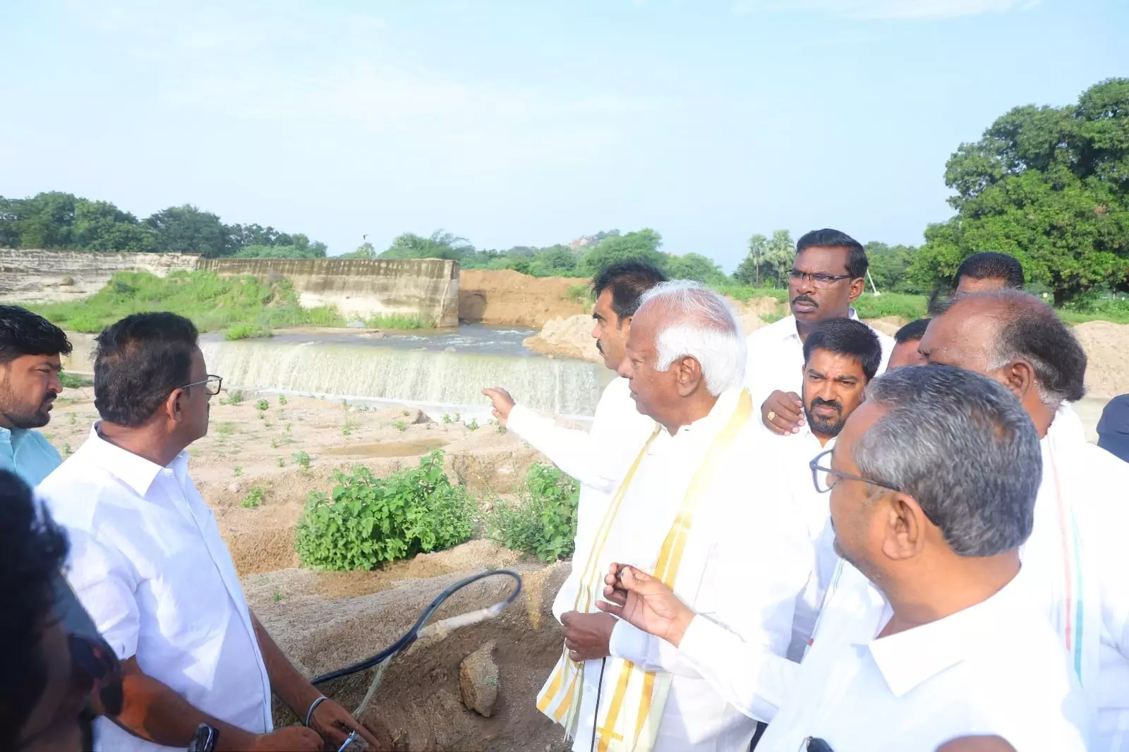 Stream Water to Be Diverted to Secure Irrigation for Thousands of Acres, Says Srihari Stream Water to Be Diverted to Secure Irrigation for Thousands of Acres, Says Srihari