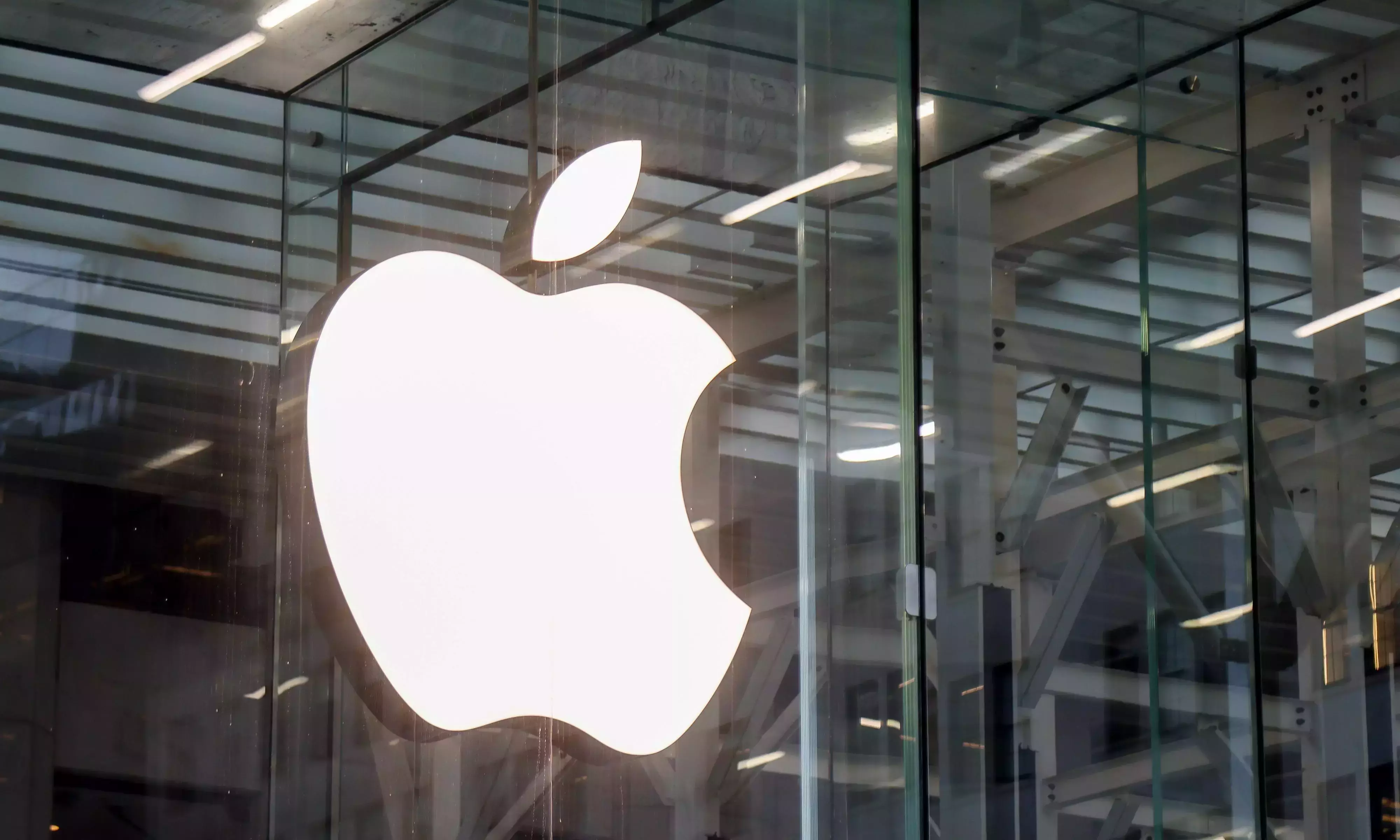 US Jury Says Apple Owes Record $5.7 Billion in Haptic Technology Patent Case US Jury Says Apple Owes Record $5.7 Billion in Haptic Technology Patent Case