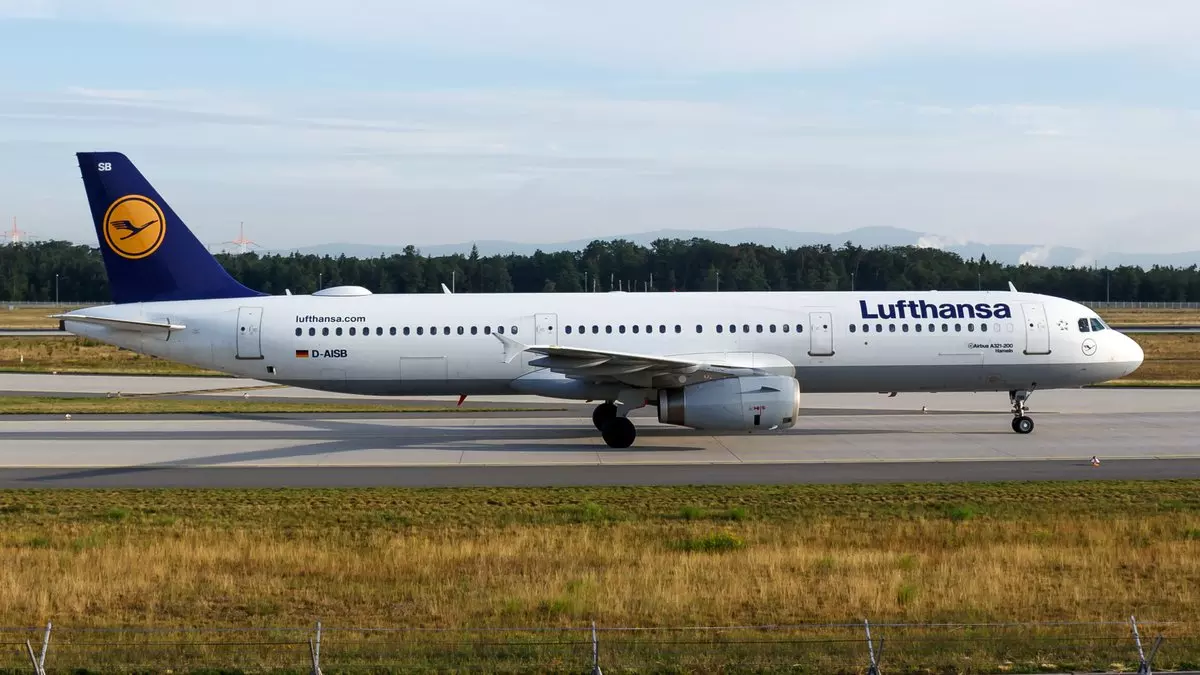 Lufthansa Flight Diverted After Passengers Battery Catches Fire Lufthansa Flight Diverted After Passengers Battery Catches Fire