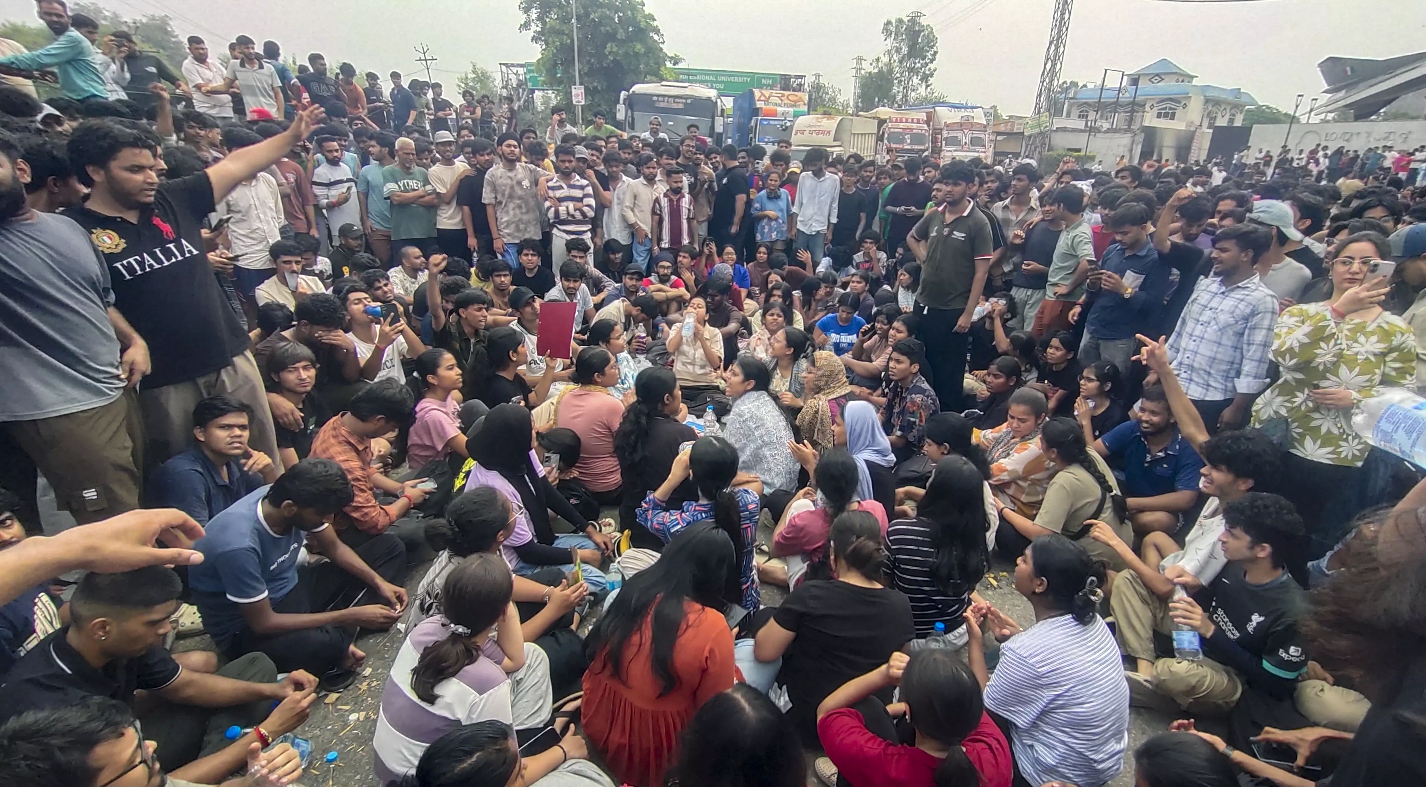 LPU Suspends Classes for 10 Days, Postpones Mid-Term Exams Amid Violent Protests LPU Suspends Classes for 10 Days, Postpones Mid-Term Exams Amid Violent Protests