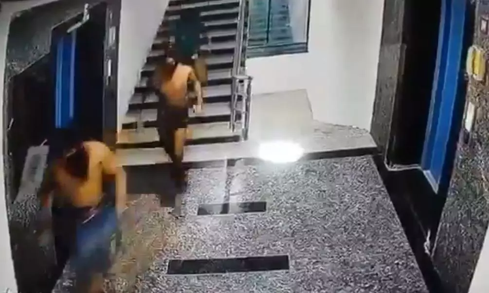 Six-Member Chaddi Gang Breaks Into Apartment in Manikonda Six-Member Chaddi Gang Breaks Into Apartment in Manikonda