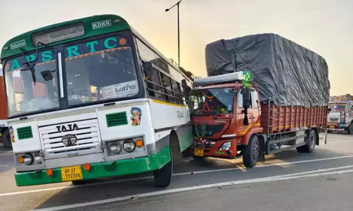 Tanguturu: Mini Truck Collides With APSRTC Bus, Passengers Safe Tanguturu: Mini Truck Collides With APSRTC Bus, Passengers Safe