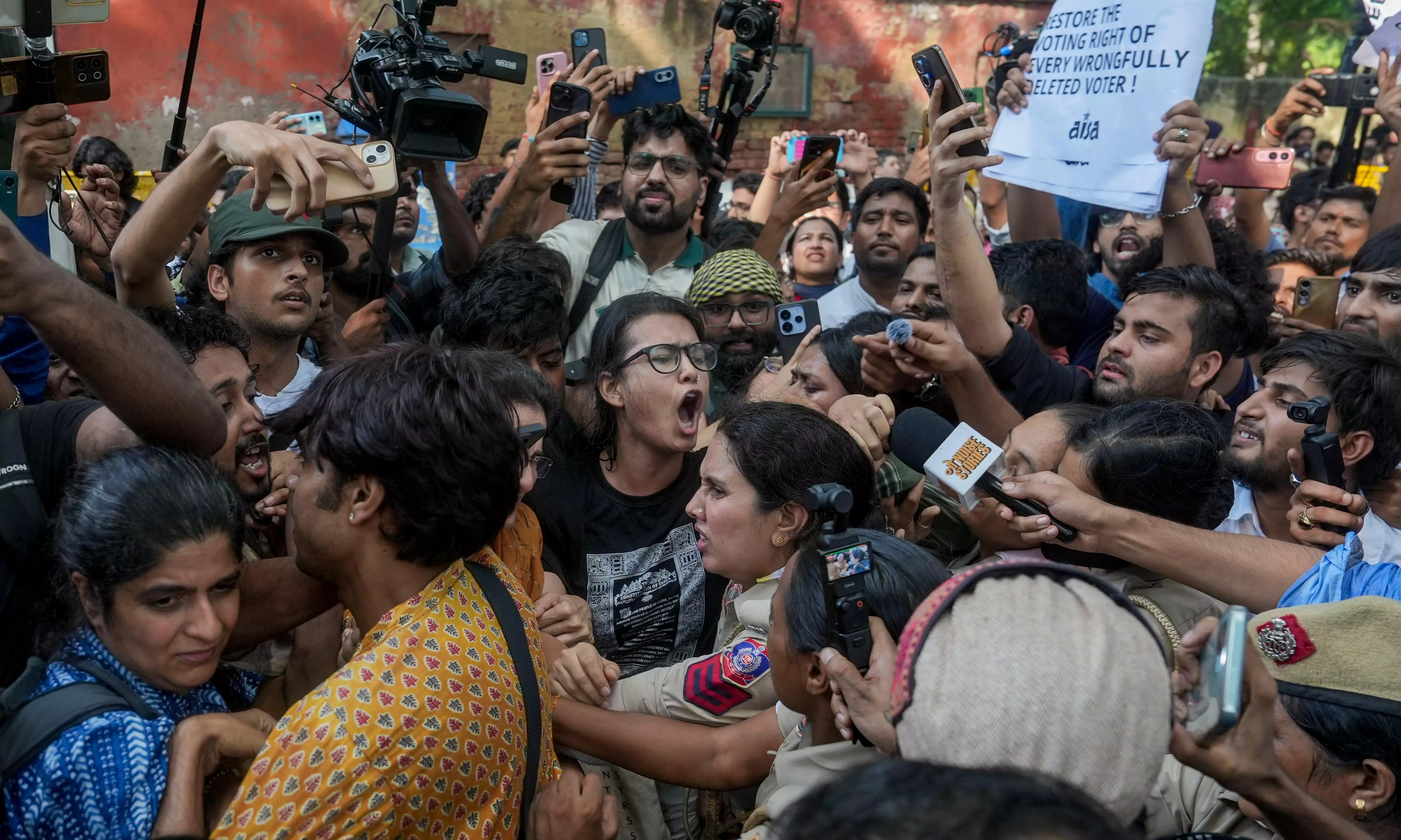 Jamia Student Suspended for 5 Days Over Protest, AISA Seeks Revocation Jamia Student Suspended for 5 Days Over Protest, AISA Seeks Revocation