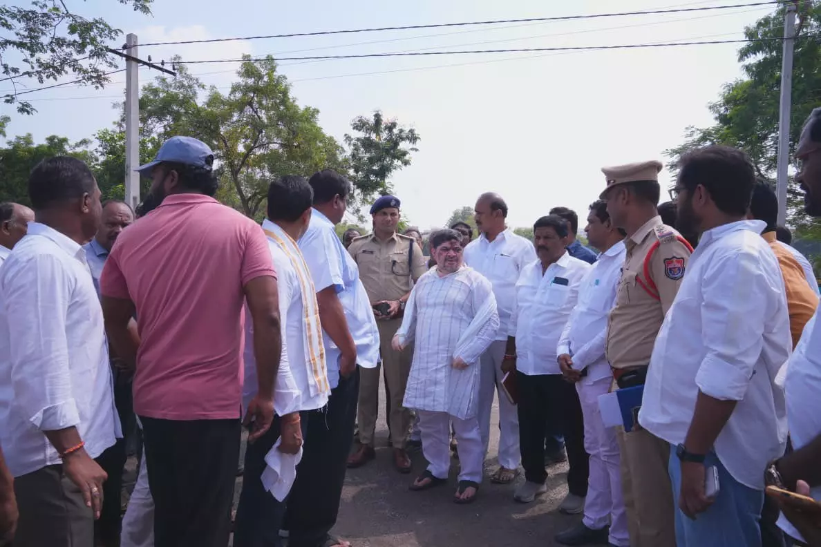 Congress Wooing Weavers, Aiming to Make CMs Sircilla Meeting a Big Success Congress Wooing Weavers, Aiming to Make CMs Sircilla Meeting a Big Success
