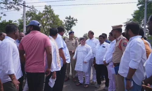 Congress Wooing Weavers, Aiming to Make CMs Sircilla Meeting a Big Success