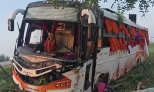 Hyd-Vizag Private Bus Overturns Near Suryapet, 10 Injured Hyd-Vizag Private Bus Overturns Near Suryapet, 10 Injured