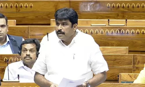DMK MP Writes to PM Seeking Probe Into Luxury Trips by 336 Railway Officials With Spouses
