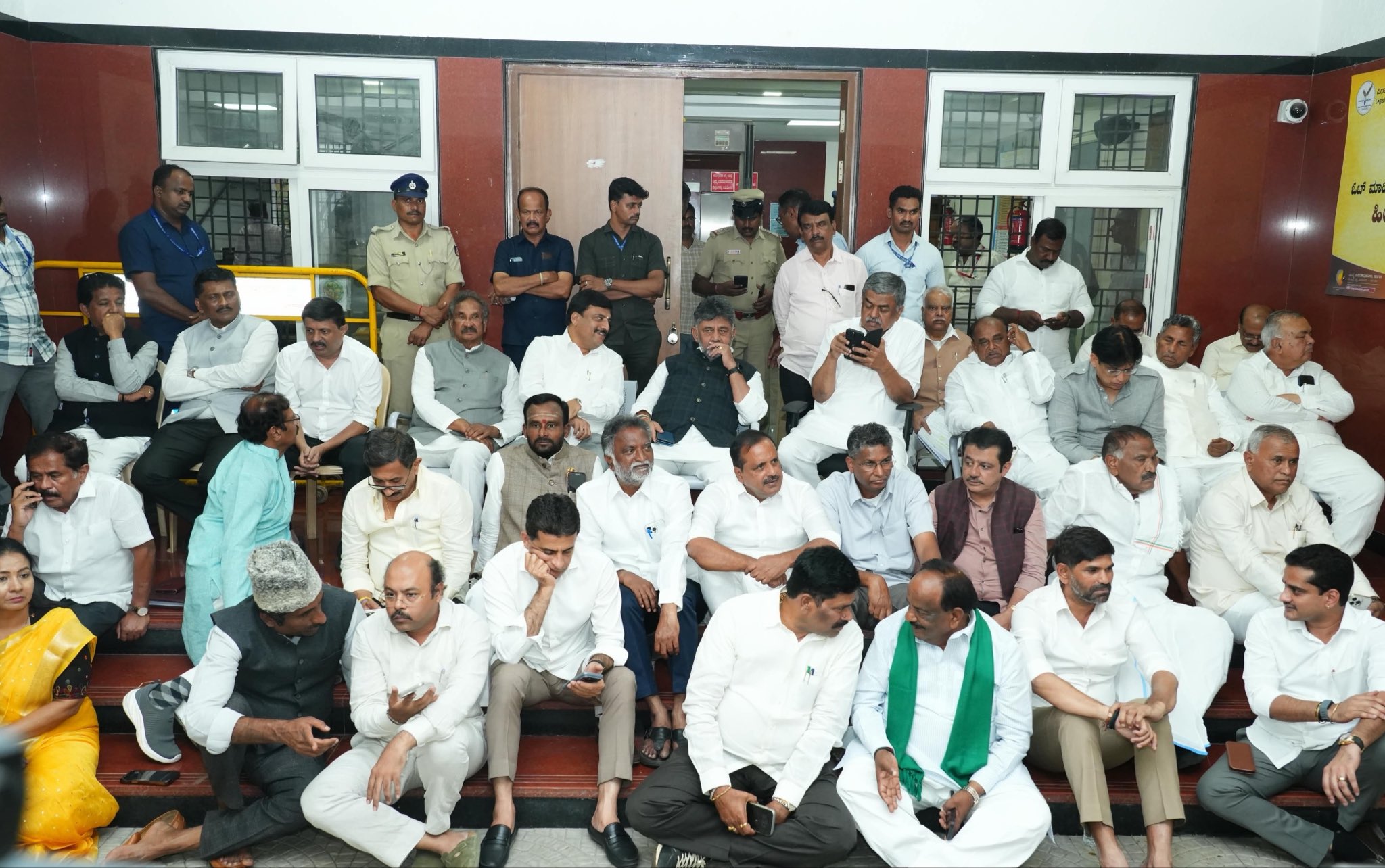 Shivakumar Stages Sit-In, Demands FIR Over Alleged Electoral Fraud