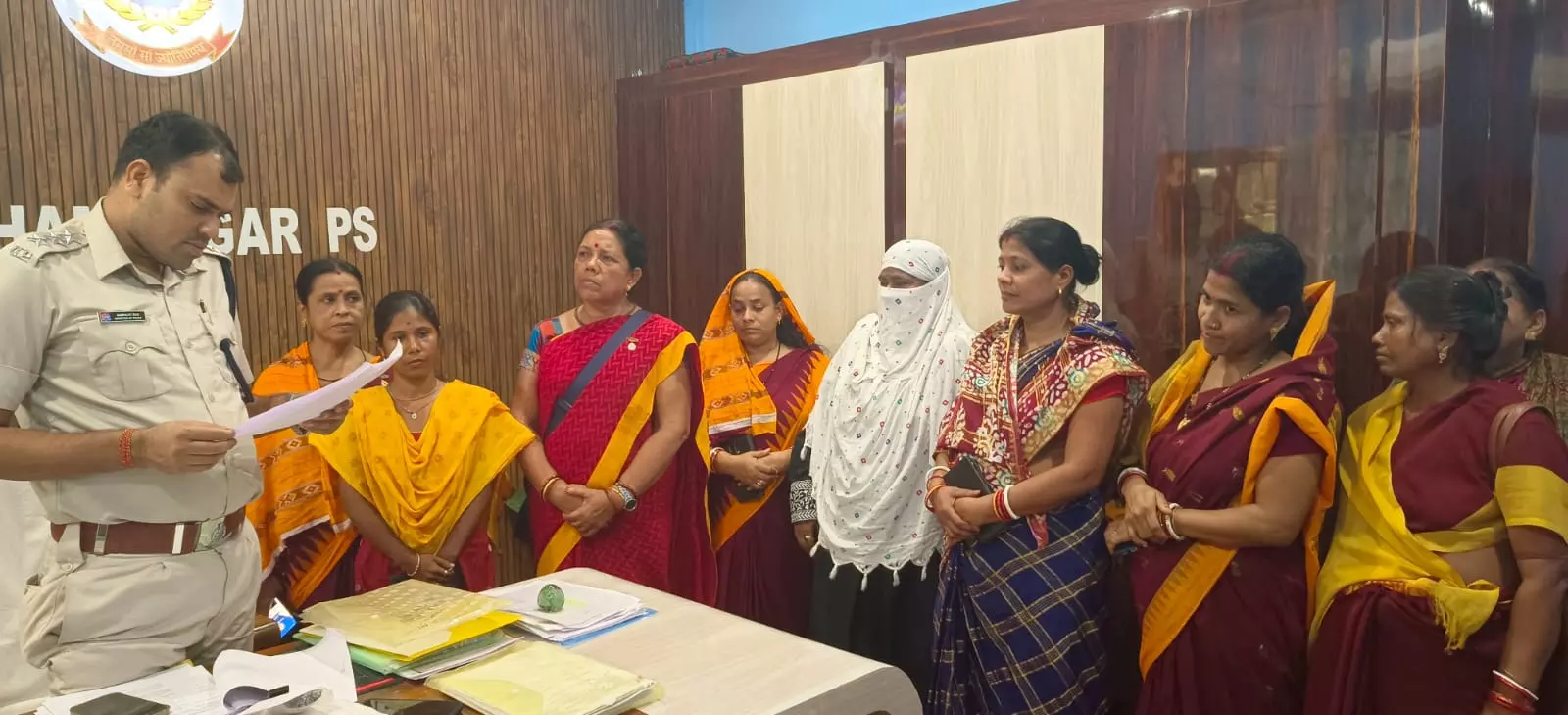Form-7 Row Erupts In Odisha’s Dhamnagar NAC Booths; Complaint Against EO Form-7 Row Erupts In Odisha’s Dhamnagar NAC Booths; Complaint Against EO