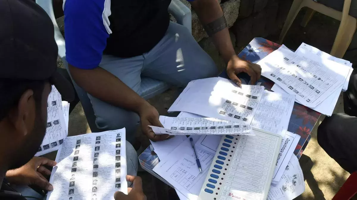 ECI Directs BLOs To Visit Homes Of Unmapped Voters ECI Directs BLOs To Visit Homes Of Unmapped Voters