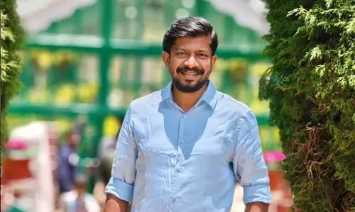 Kerala Ministers Vehicle Attacked as Student Clashes Escalate Kerala Ministers Vehicle Attacked as Student Clashes Escalate