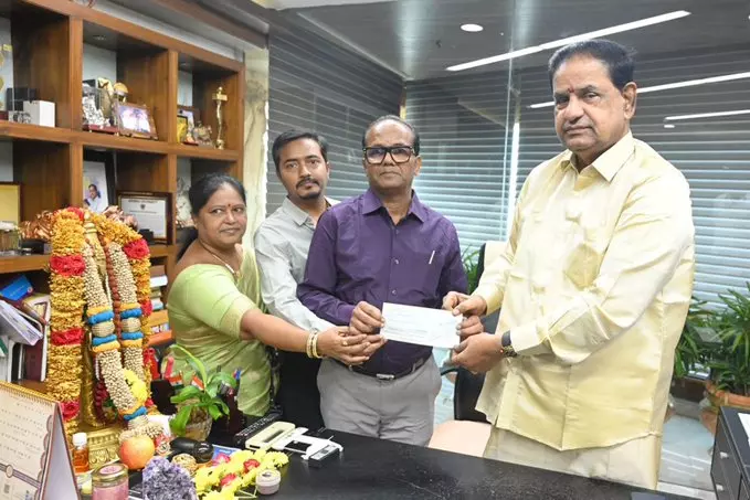 Hyderabad Devotee Donates Rs.1.02 Crore to TTDs SV Pranadana Trust Hyderabad Devotee Donates Rs.1.02 Crore to TTDs SV Pranadana Trust