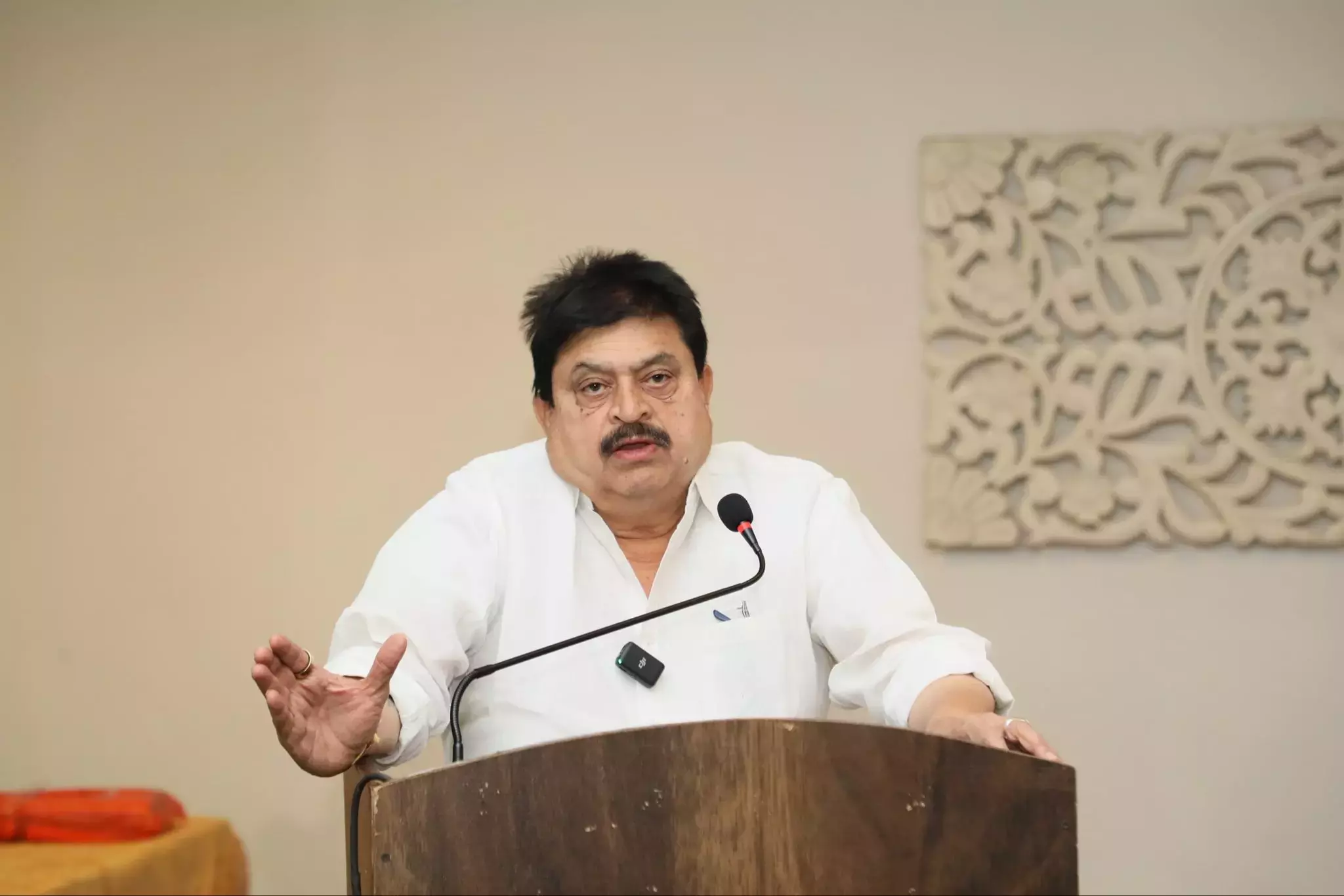 Telangana BJP Chief Seeks Probe Into Kolkata Durga Puja Stampede Telangana BJP Chief Seeks Probe Into Kolkata Durga Puja Stampede