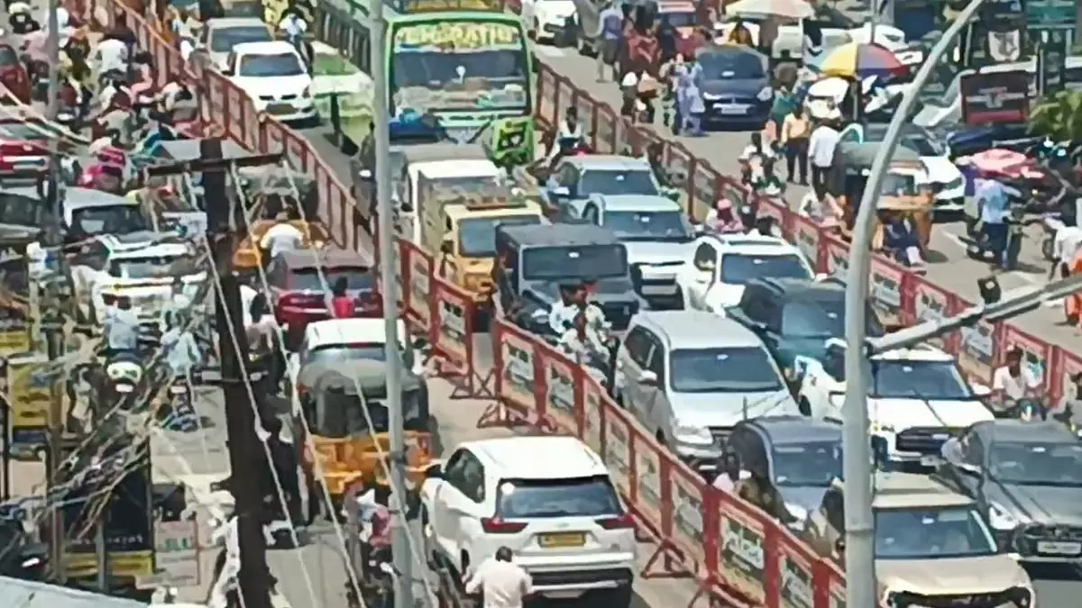 Traffic police shortage stalls Kancheepuram for five hours on Gandhi Jayanti