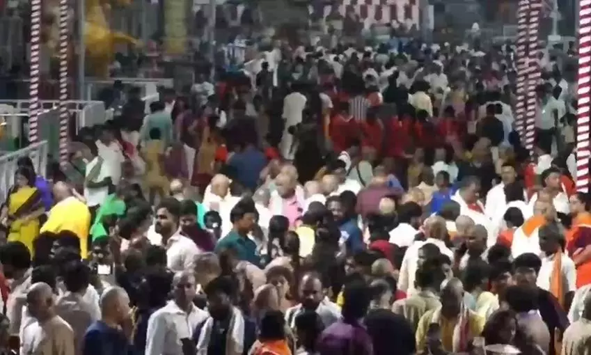 Tirumala Sees Huge Crowd on Purattasi’s Third Saturday Tirumala Sees Huge Crowd on Purattasi’s Third Saturday