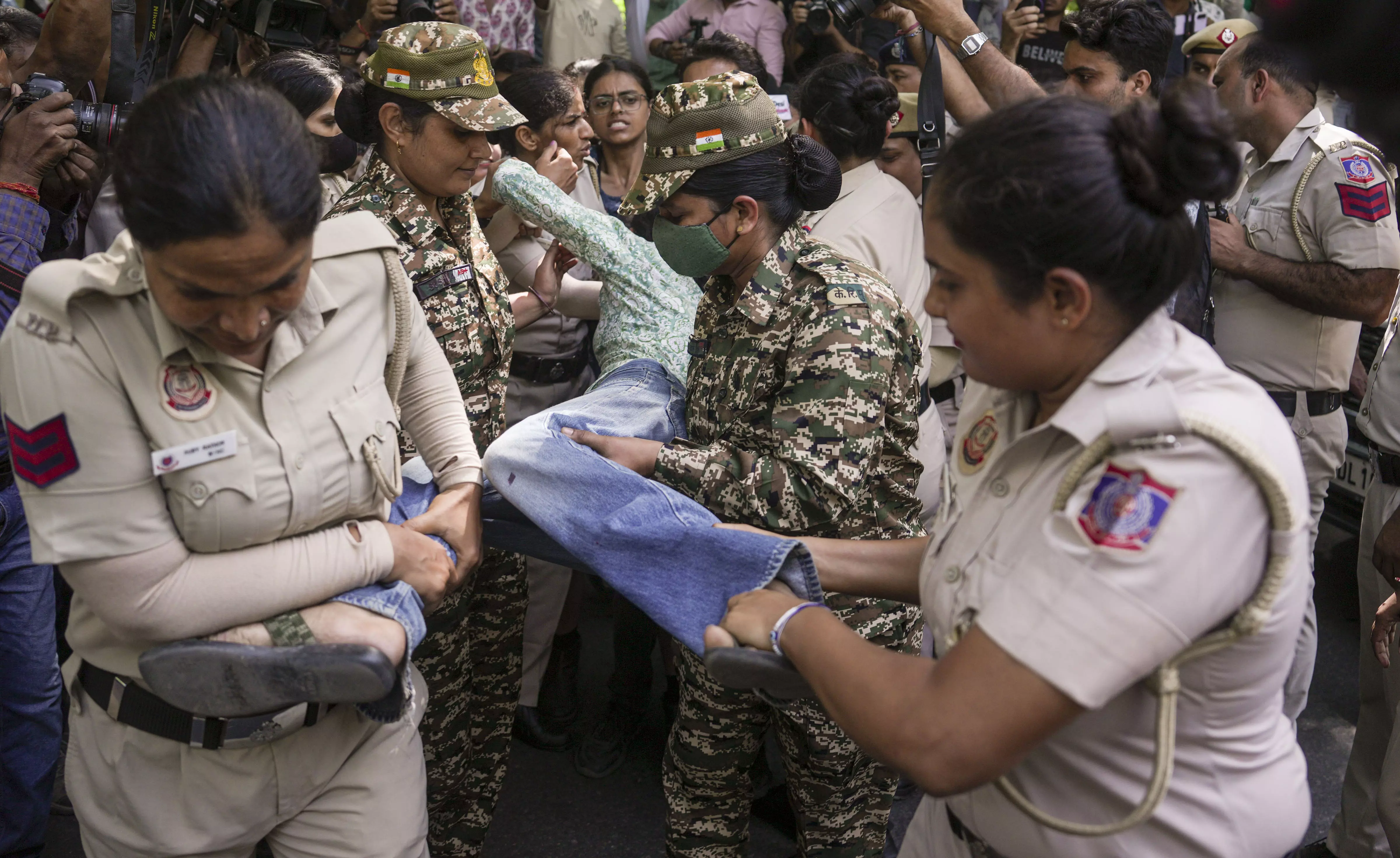 AISA Activists Return to Jantar Mantar, Several Protesters Detained by Police AISA Activists Return to Jantar Mantar, Several Protesters Detained by Police