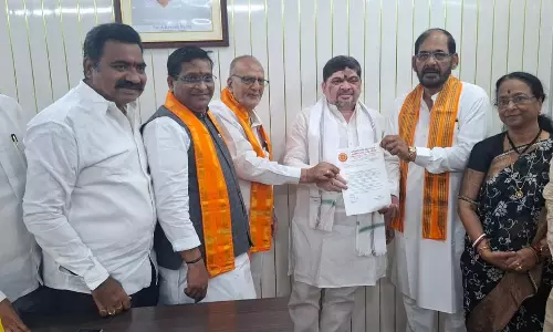 Samithi Praises Ponnam for Successful Conduct of Ganesh Festival Samithi Praises Ponnam for Successful Conduct of Ganesh Festival