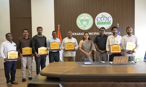 CMC Chief Appreciates Sanitation Staff for Ganesh Immersion Duty