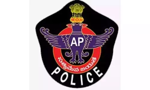 Constable Saves Passenger As Train Starts Moving