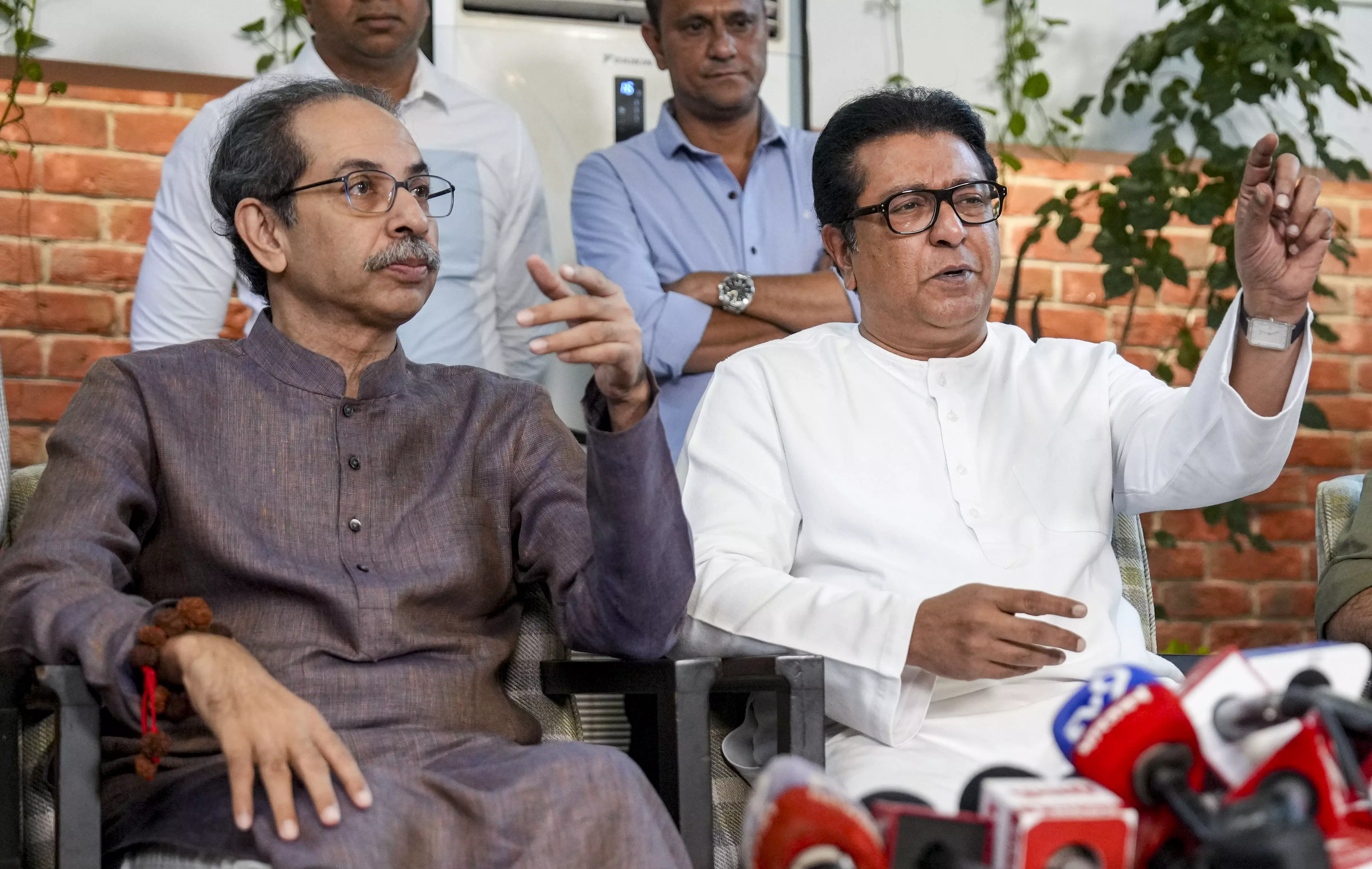 Raj, Uddhav Thackeray Lead Morcha in Mumbai Against CEC Gyanesh Kumar Raj, Uddhav Thackeray Lead Morcha in Mumbai Against CEC Gyanesh Kumar