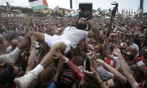 UKs Glastonbury Festival Tickets Sell Out in 45 Minutes UKs Glastonbury Festival Tickets Sell Out in 45 Minutes