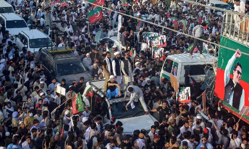 Pakistans Ex-PM Imran Khans Party Begins Long March After Talks With Government Fail