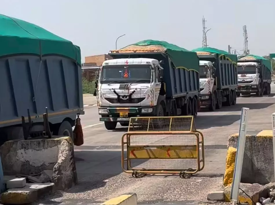 Tipper Trucks Refuse Toll At Vedurupavuluru Gate, Traffic Disrupted Tipper Trucks Refuse Toll At Vedurupavuluru Gate, Traffic Disrupted