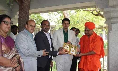 Mysuru DC Invites Gavisiddeshwara Swamiji to Inaugurate Dasara