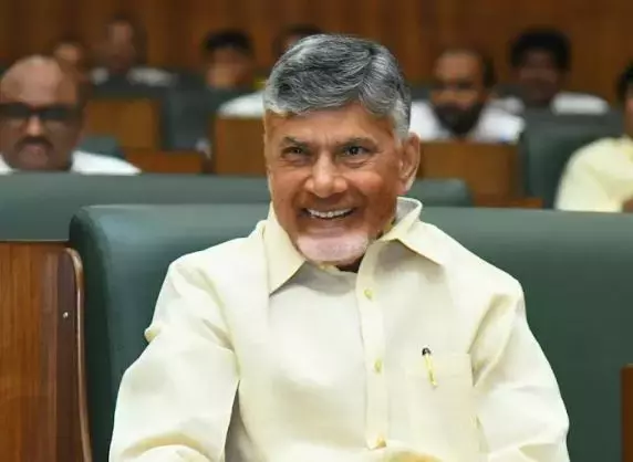 Naidu Praises Temple Staffer For Feeding Differently Abled Devotee Naidu Praises Temple Staffer For Feeding Differently Abled Devotee
