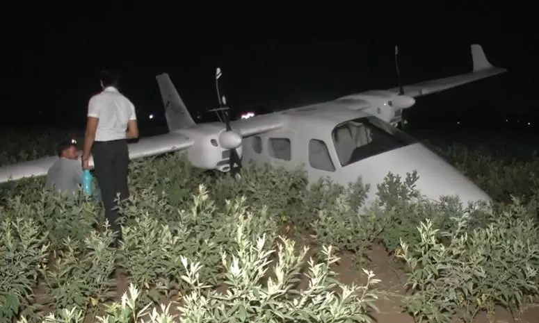 Kalaburagi: Pilot und Flugschüler nach Notlandung des Trainingsflugzeugs ...