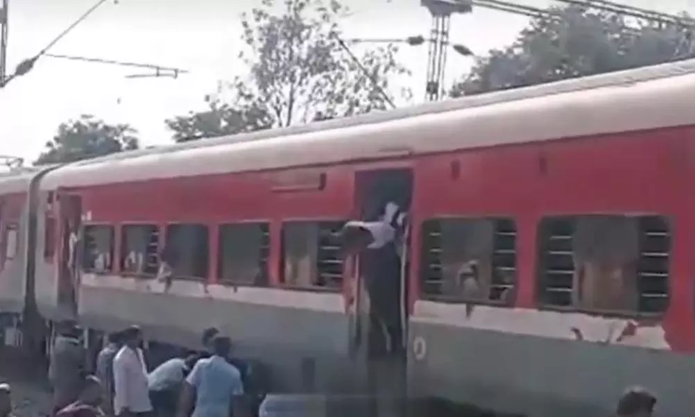 15 Pune Students Travelling To Delhi For CJP Protest Stopped At Itarsi 15 Pune Students Travelling To Delhi For CJP Protest Stopped At Itarsi