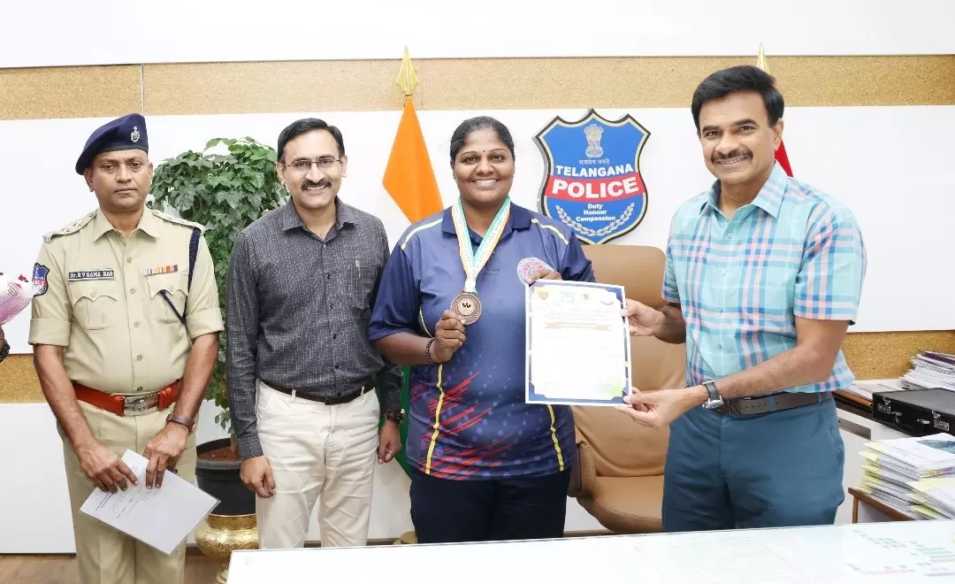 Woman Cop Feted For Securing Bronze Medal In Arm-Wrestling Woman Cop Feted For Securing Bronze Medal In Arm-Wrestling