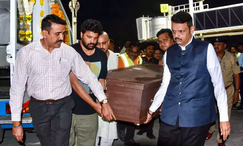 CM Devendra Fadnavis Receives Nana Patekar’s Mortal Remains in Pune