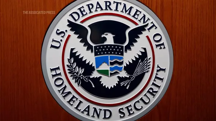 Immigration Agents Shoot a Man During Arrest in New York City Immigration Agents Shoot a Man During Arrest in New York City