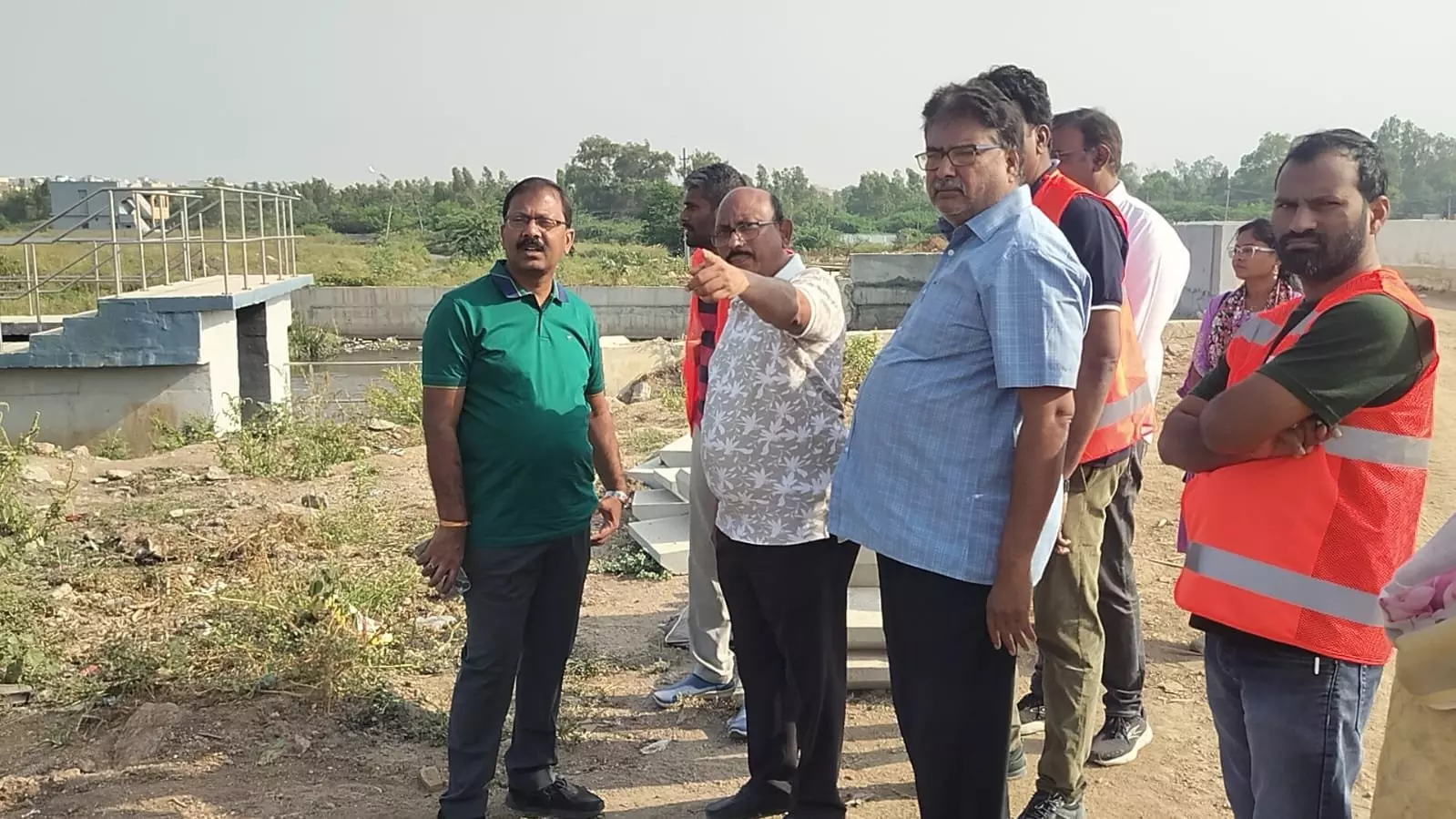MMC Chief Reviews Pending Civic Issues, Asks Officials to Act Swiftly MMC Chief Reviews Pending Civic Issues, Asks Officials to Act Swiftly