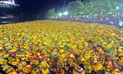 Warangal People Create Ganga for Gauramma During Dasara Warangal People Create Ganga for Gauramma During Dasara