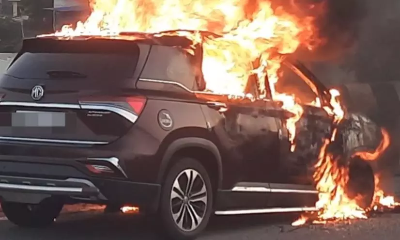 Anantapur: Car Catches Fire on Tapovanam National Highway Anantapur: Car Catches Fire on Tapovanam National Highway