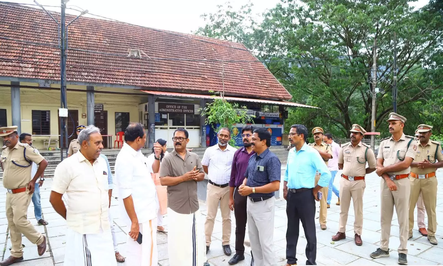 Local Bodies To Set Up QR Codes, Info Centres For Sabarimala Pilgrims Local Bodies To Set Up QR Codes, Info Centres For Sabarimala Pilgrims